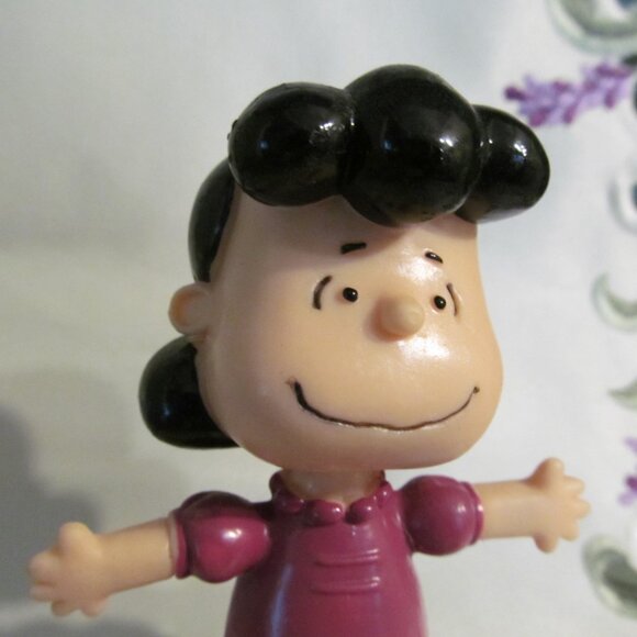 Peanuts Gang Lucy Van Pelt Toy Figure UFS Hard Rubber 4" Mint Condition - Picture 8 of 10